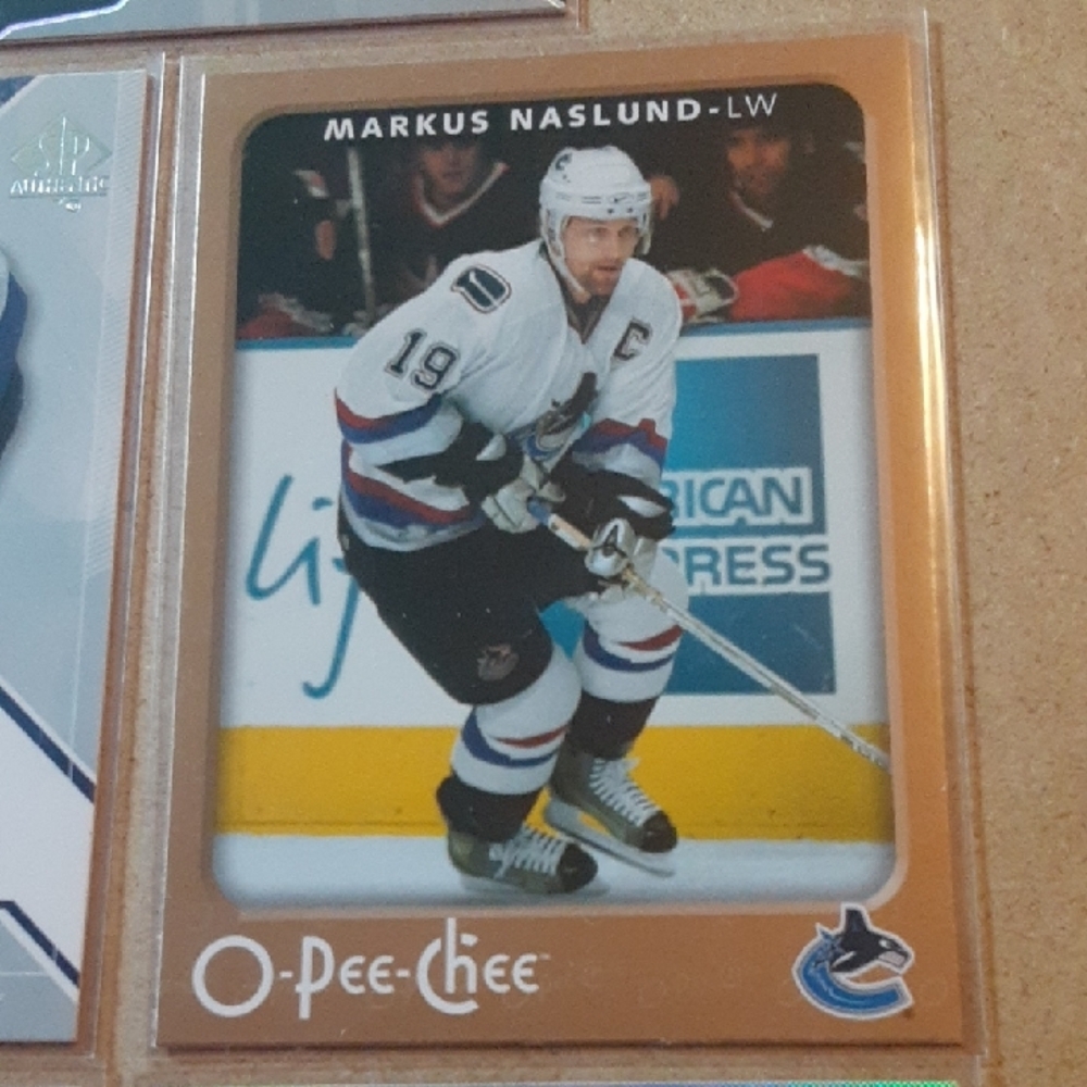 Markus Naslund Vancouver Canucks Hockey Card Collection